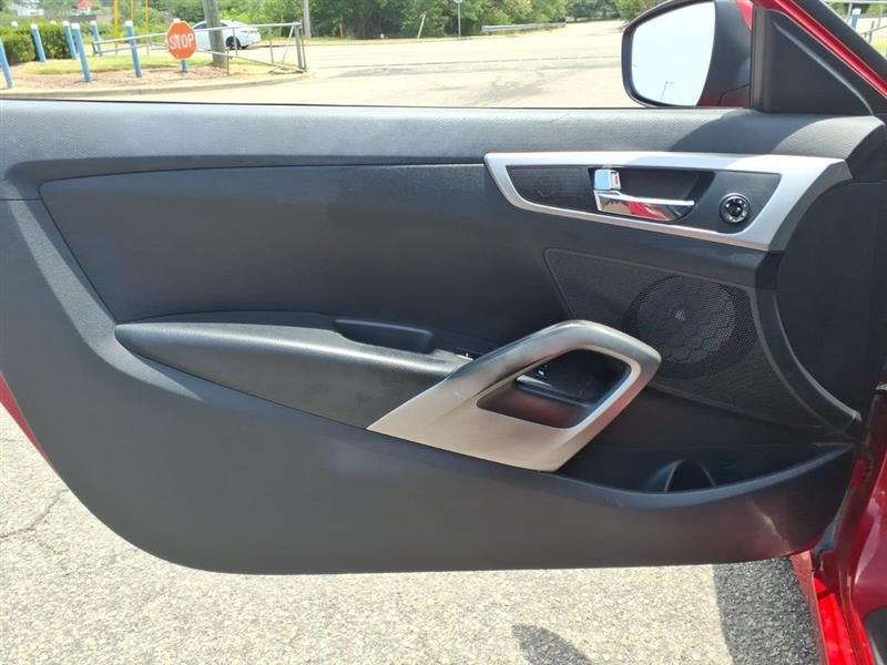 Hyundai Veloster Base 2013