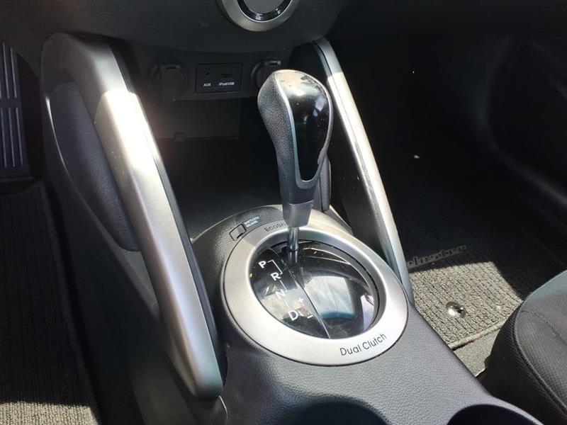 Hyundai Veloster Base 2013
