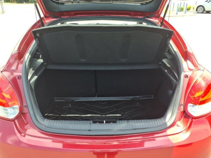 Hyundai Veloster Base 2013
