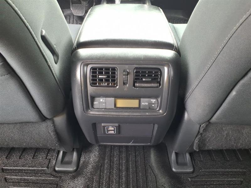 Nissan Pathfinder SV 2WD 2018
