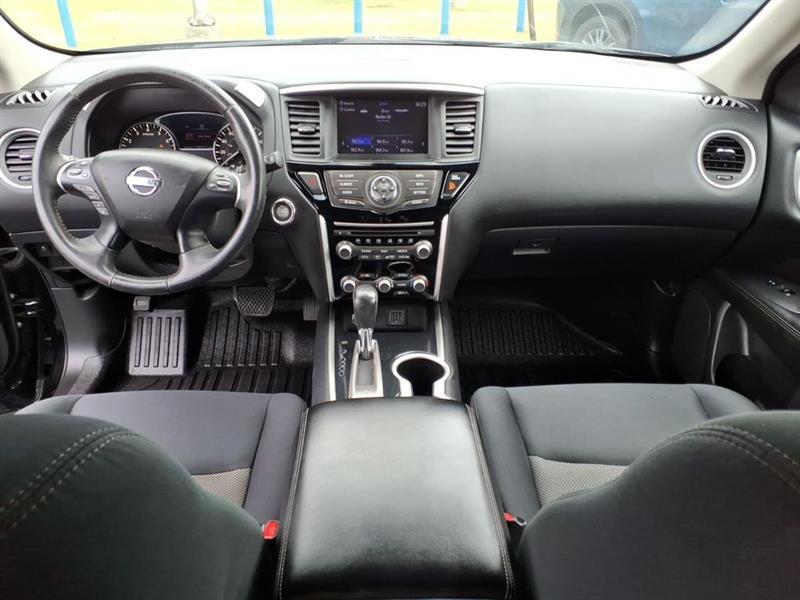 Nissan Pathfinder SV 2WD 2018