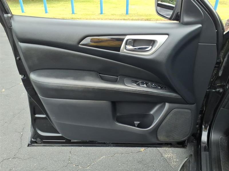 Nissan Pathfinder SV 2WD 2018