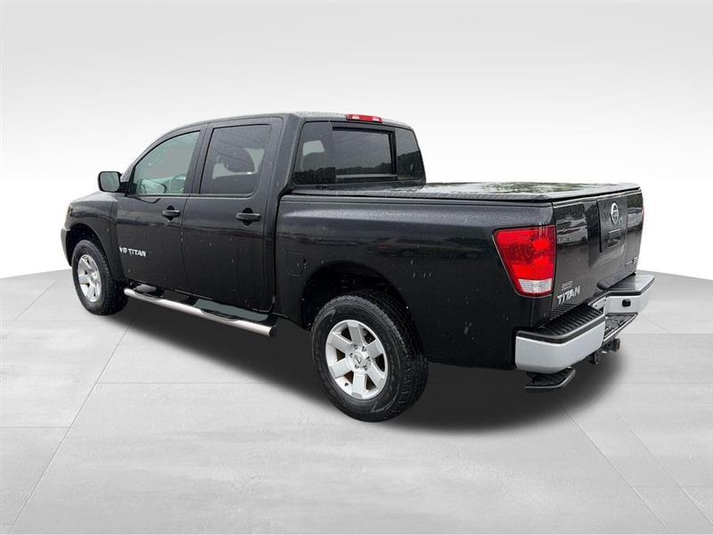 Nissan Titan XE Crew Cab 4WD SWB 2009
