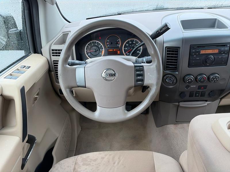 Nissan Titan XE Crew Cab 4WD SWB 2009