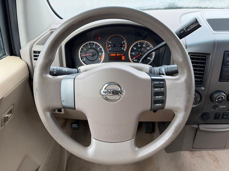 Nissan Titan XE Crew Cab 4WD SWB 2009