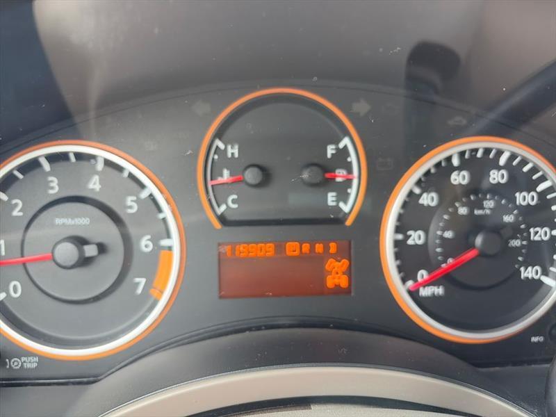 Nissan Titan XE Crew Cab 4WD SWB 2009