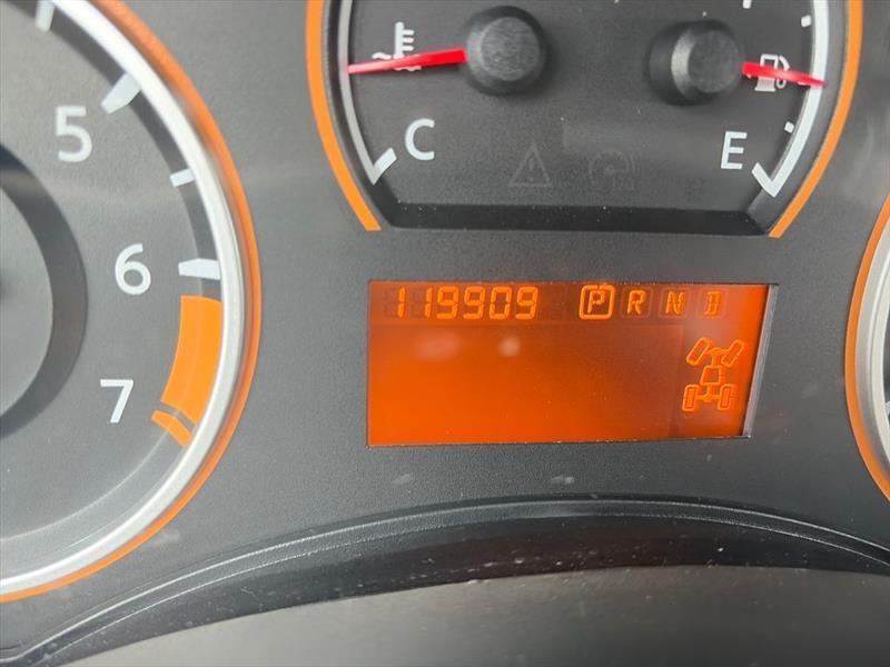 Nissan Titan XE Crew Cab 4WD SWB 2009