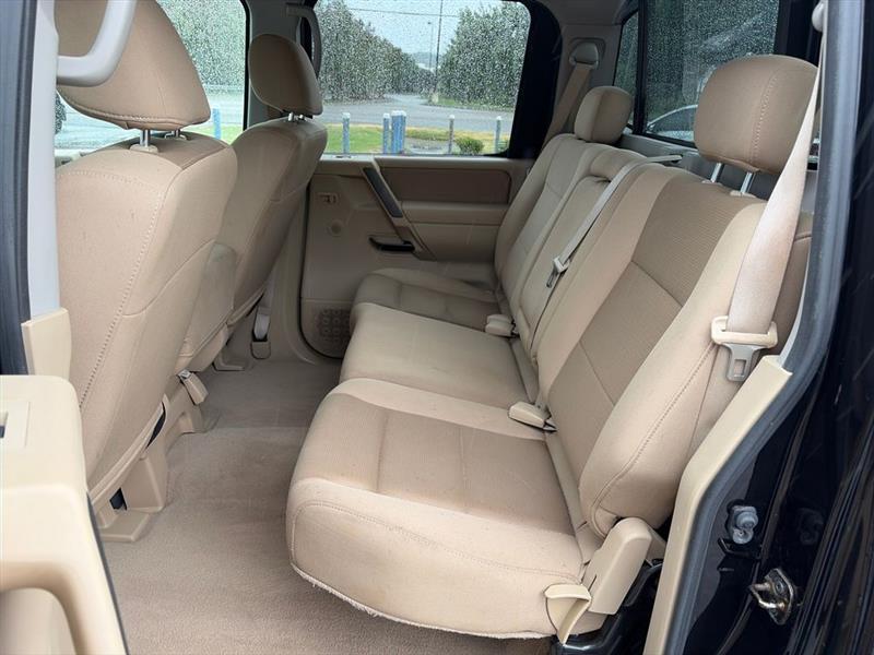 Nissan Titan XE Crew Cab 4WD SWB 2009