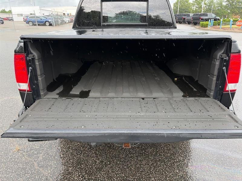 Nissan Titan XE Crew Cab 4WD SWB 2009