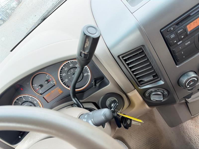 Nissan Titan XE Crew Cab 4WD SWB 2009