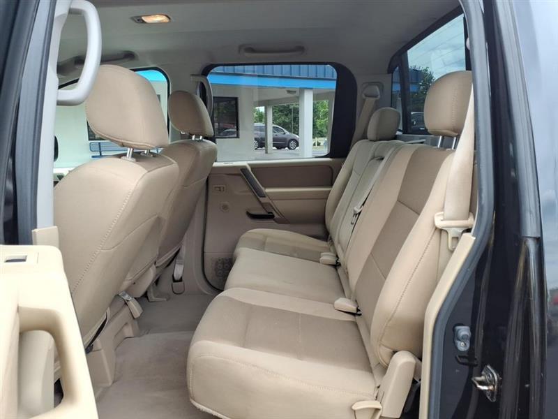 Nissan Titan XE Crew Cab 4WD SWB 2009