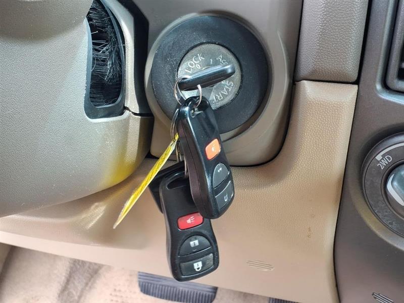Nissan Titan XE Crew Cab 4WD SWB 2009