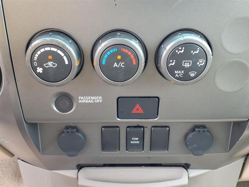Nissan Titan XE Crew Cab 4WD SWB 2009