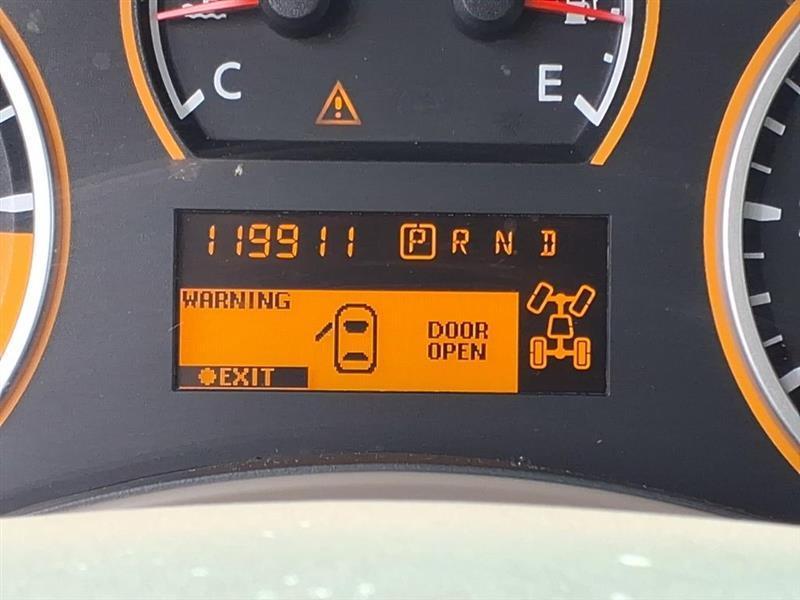Nissan Titan XE Crew Cab 4WD SWB 2009
