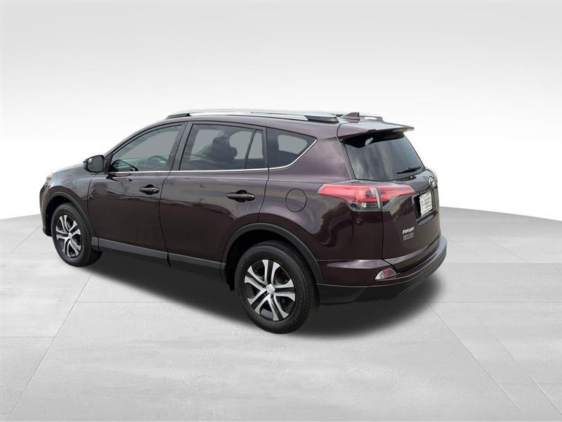 Toyota RAV4 LE FWD 2018