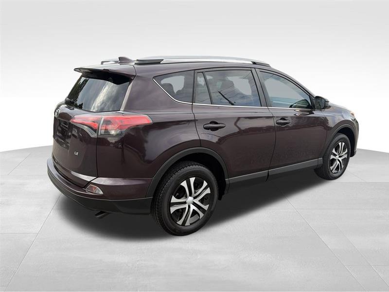 Toyota RAV4 LE FWD 2018