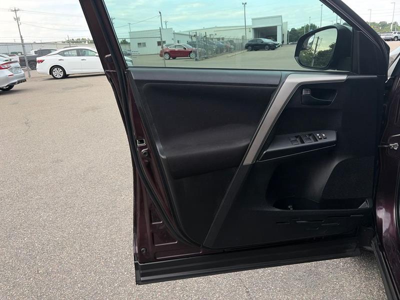 Toyota RAV4 LE FWD 2018