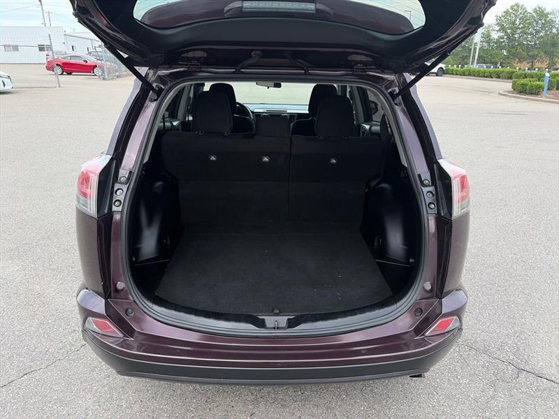 Toyota RAV4 LE FWD 2018