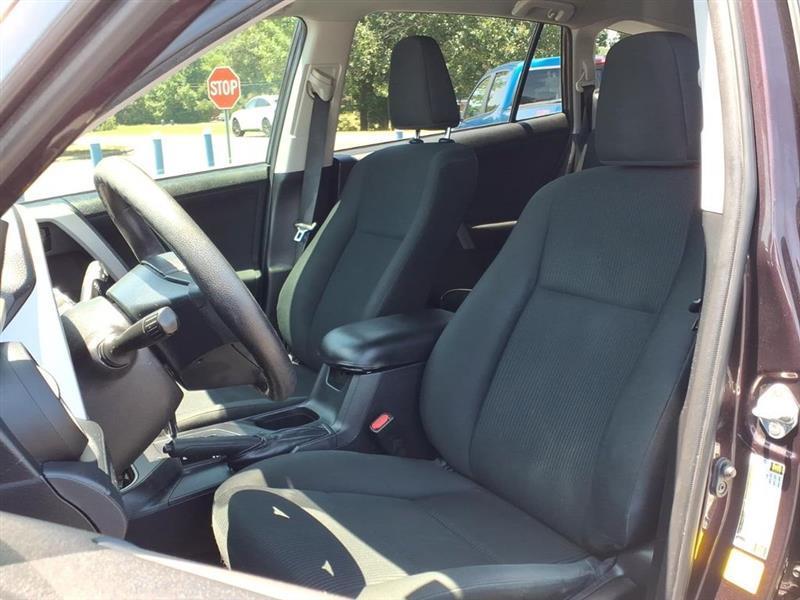 Toyota RAV4 LE FWD 2018