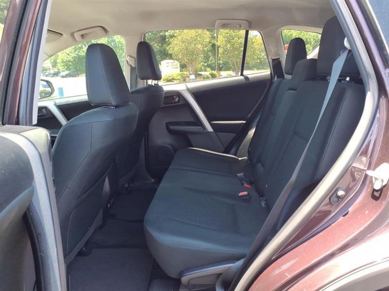 Toyota RAV4 LE FWD 2018