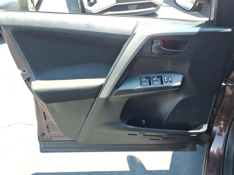 Toyota RAV4 LE FWD 2018