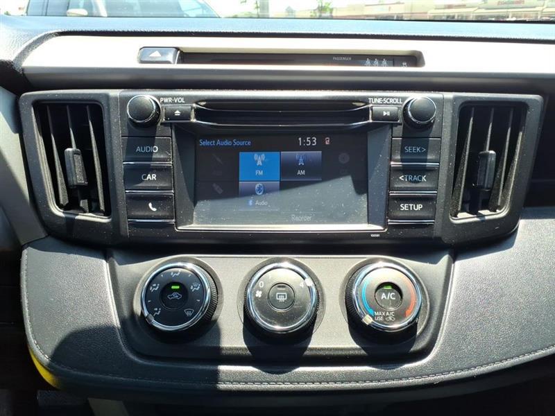 Toyota RAV4 LE FWD 2018