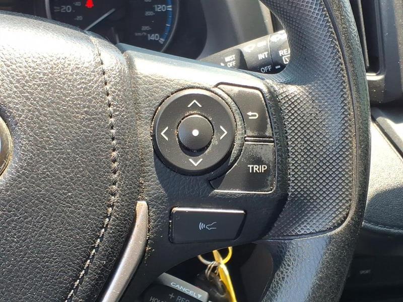 Toyota RAV4 LE FWD 2018