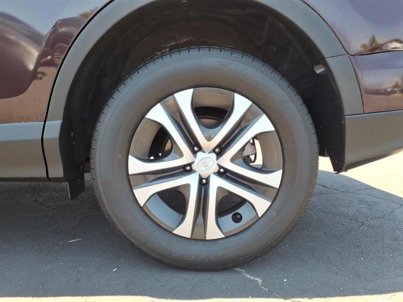 Toyota RAV4 LE FWD 2018