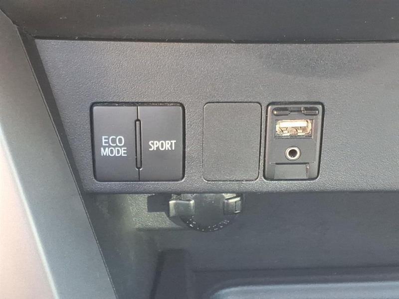 Toyota RAV4 LE FWD 2018