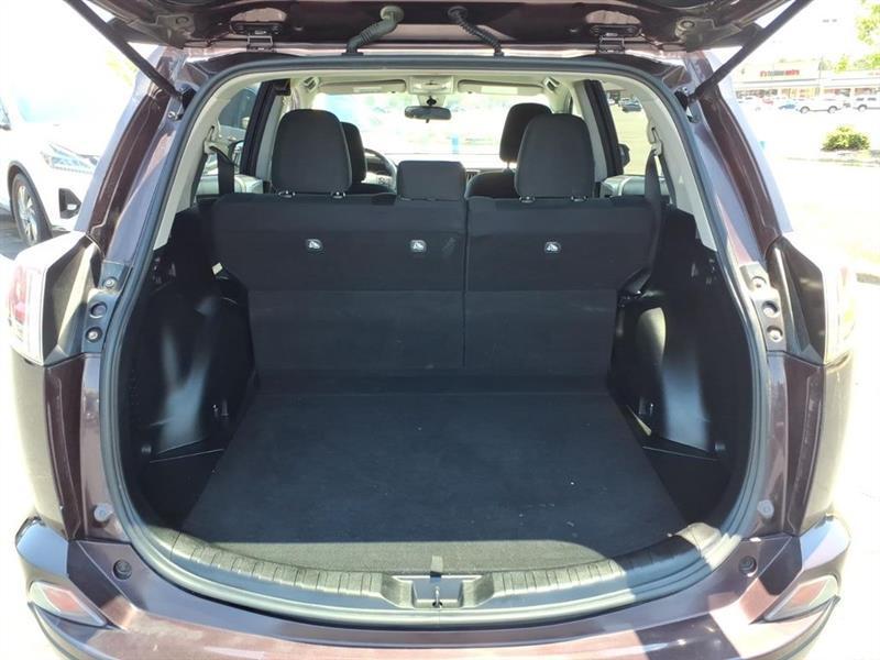 Toyota RAV4 LE FWD 2018
