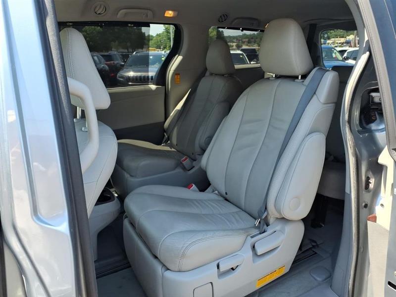Toyota Sienna Limited AWD 7-Passenger V6 2014