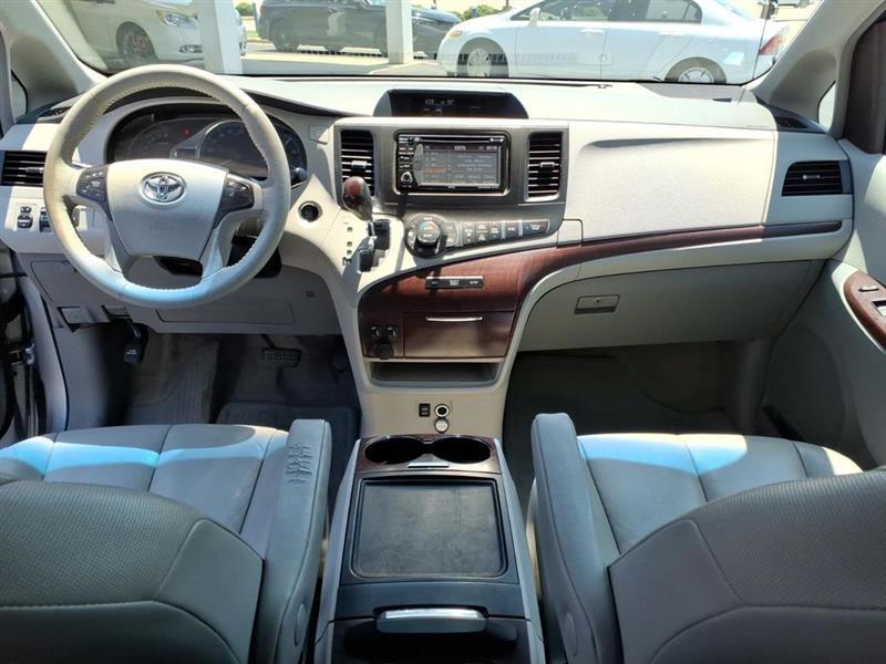 Toyota Sienna Limited AWD 7-Passenger V6 2014