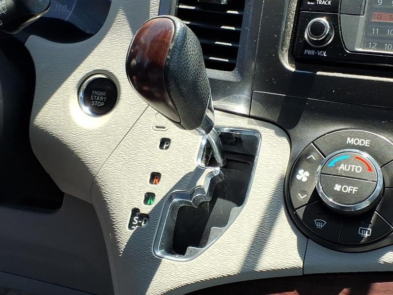 Toyota Sienna Limited AWD 7-Passenger V6 2014