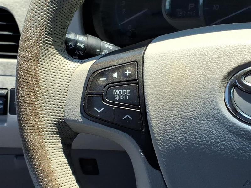 Toyota Sienna Limited AWD 7-Passenger V6 2014
