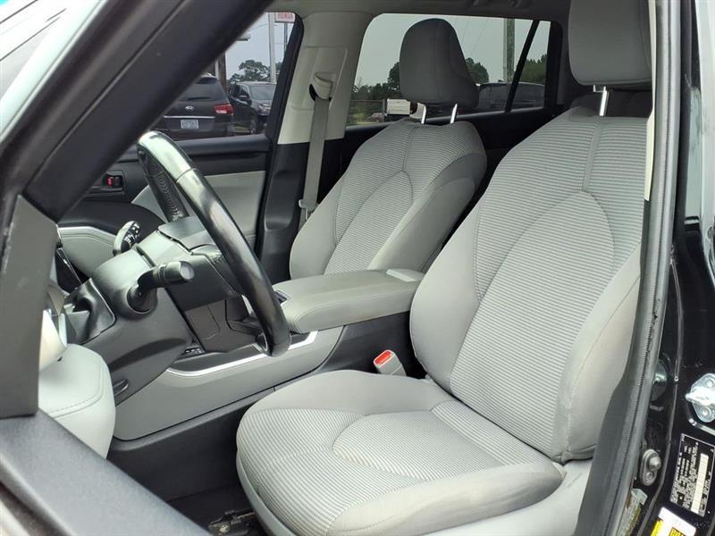 Toyota Highlander LE AWD V6 2022