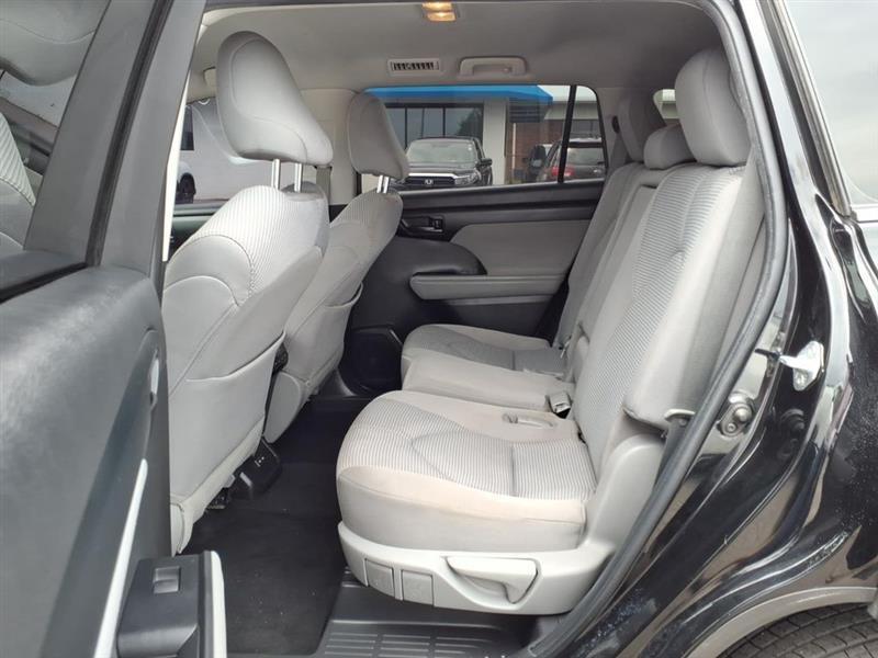 Toyota Highlander LE AWD V6 2022