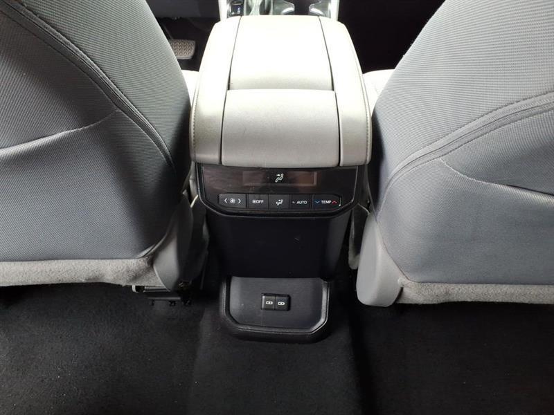 Toyota Highlander LE AWD V6 2022