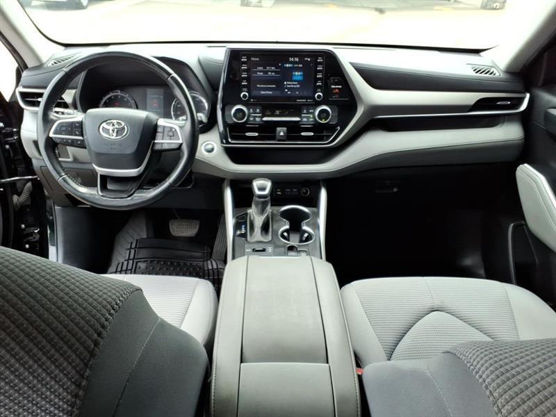 Toyota Highlander LE AWD V6 2022