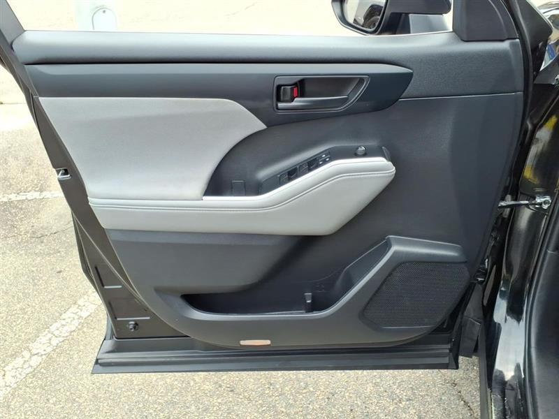 Toyota Highlander LE AWD V6 2022
