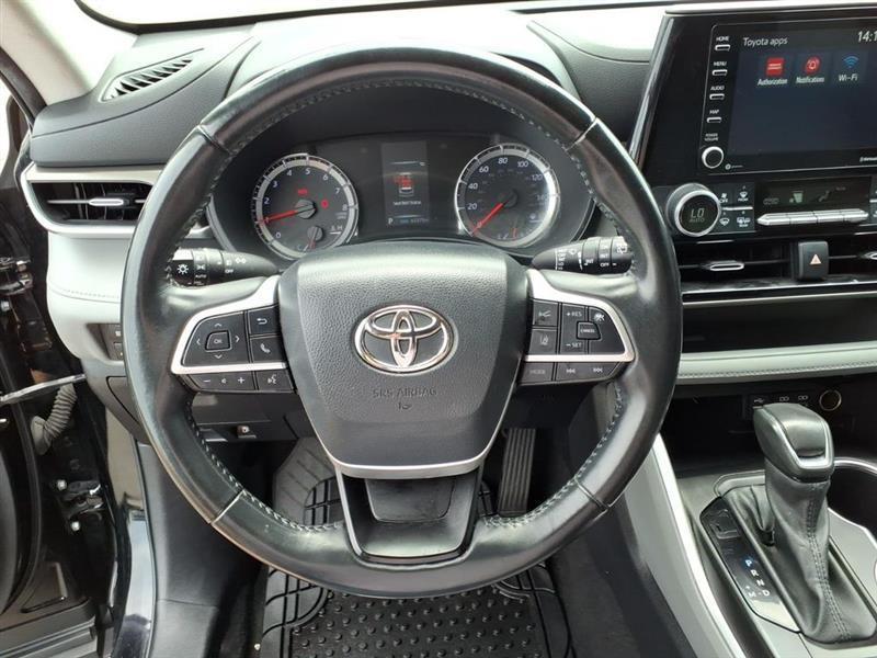 Toyota Highlander LE AWD V6 2022