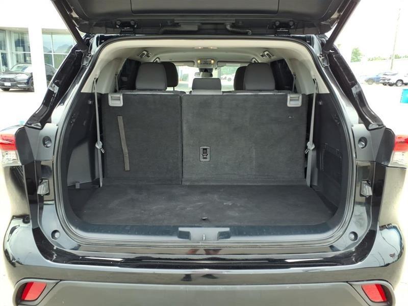 Toyota Highlander LE AWD V6 2022