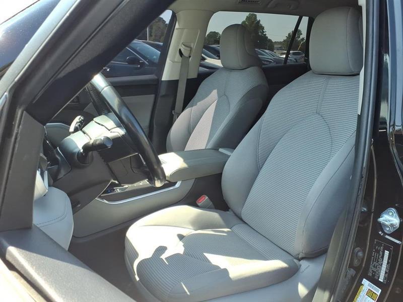 Toyota Highlander LE AWD V6 2022