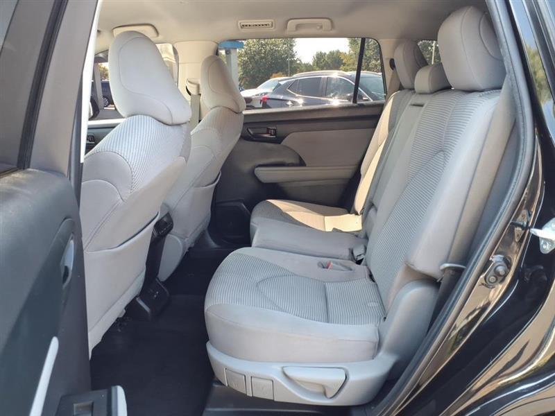 Toyota Highlander LE AWD V6 2022