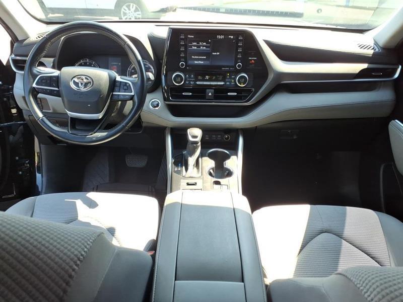 Toyota Highlander LE AWD V6 2022