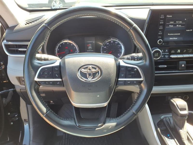 Toyota Highlander LE AWD V6 2022