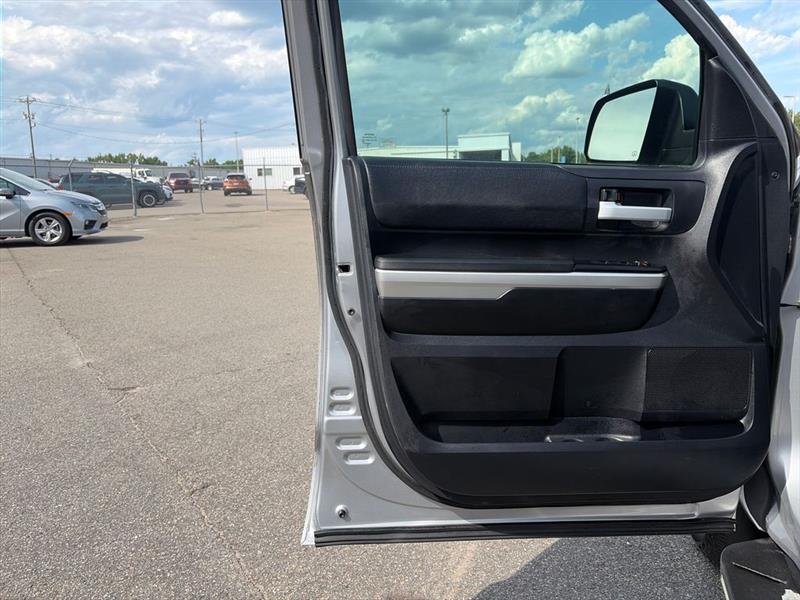 Toyota Tundra SR5 5.7L V8 FFV CrewMax 2WD 2016