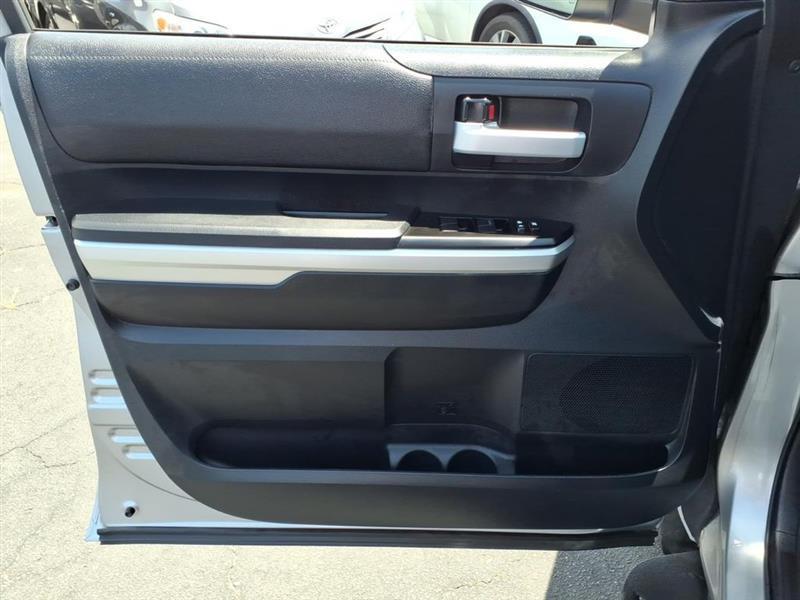 Toyota Tundra SR5 5.7L V8 FFV CrewMax 2WD 2016