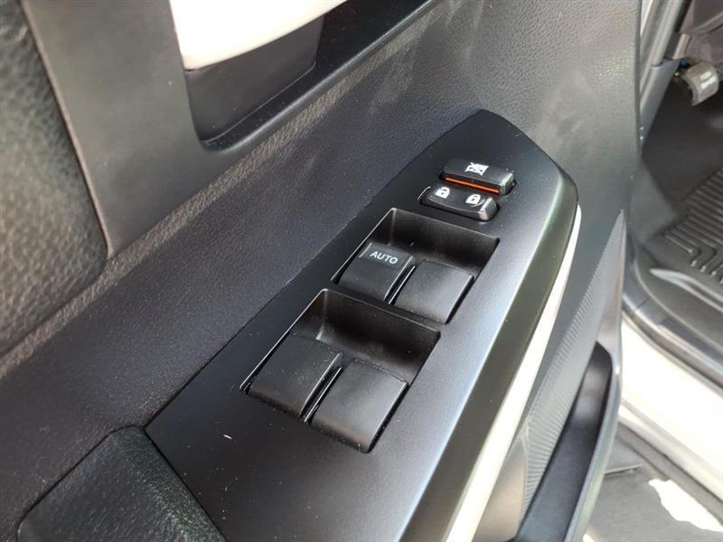 Toyota Tundra SR5 5.7L V8 FFV CrewMax 2WD 2016