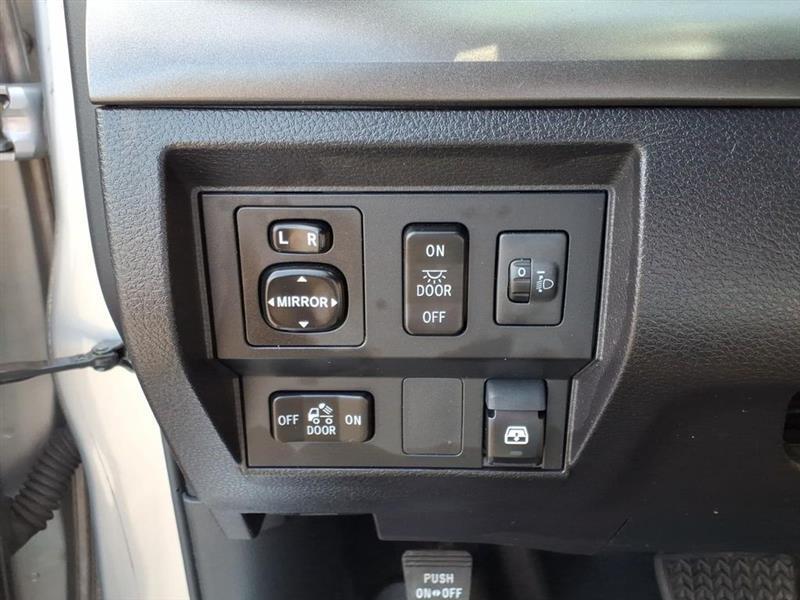 Toyota Tundra SR5 5.7L V8 FFV CrewMax 2WD 2016