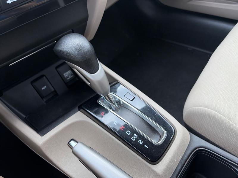 Honda Civic LX Sedan 5-Speed AT 2013